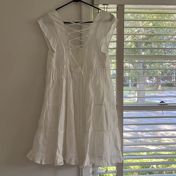 White ruffles dress - Picture 2 of 4